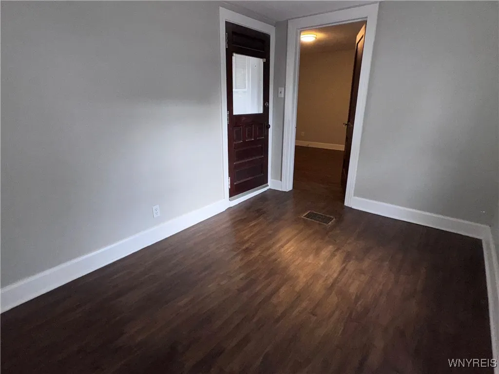 34 Sunset Street, Buffalo, New York 14207, Buffalo, New York 14207, 3 Bedrooms Bedrooms, 7 Rooms Rooms,1 BathroomBathrooms,Residential Lease,For Rent,34 Sunset Street, Buffalo, New York 14207,0,B1649328