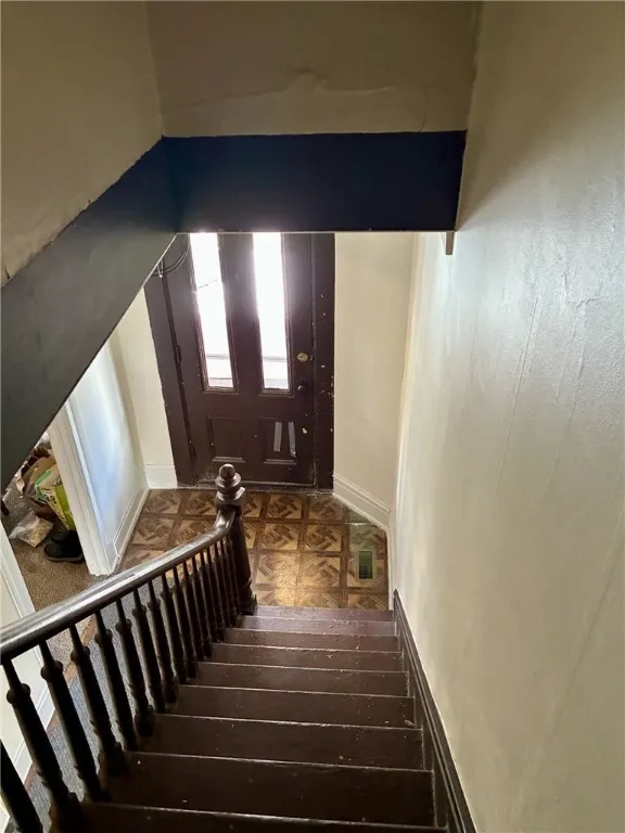 Such a pretty balustrade and the foyer is a comfortable entrance