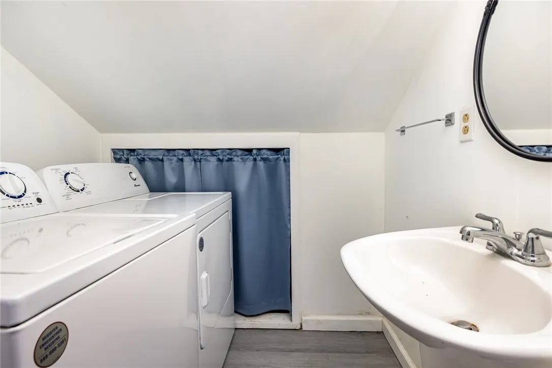 409 West Elm Street, East Rochester, New York 1444, East Rochester, New York 14445, 2 Bedrooms Bedrooms, 4 Rooms Rooms,1 BathroomBathrooms,Residential,For Sale,409 West Elm Street, East Rochester, New York 1444,0,R1648612