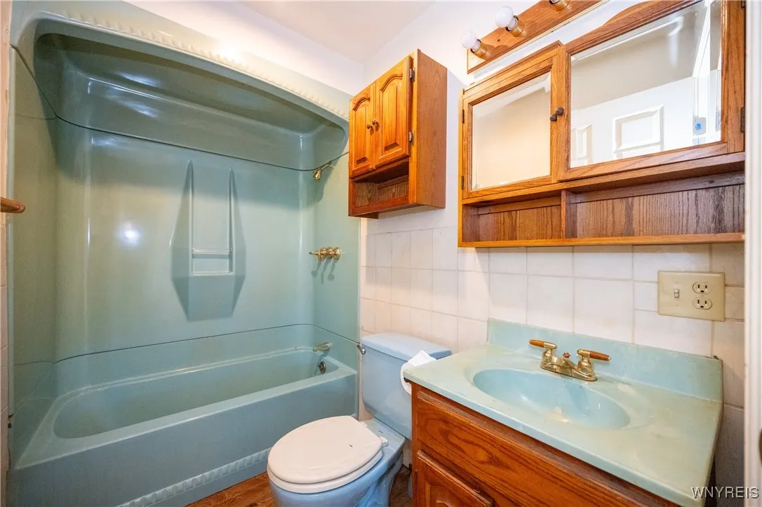 117 Chestnut Lane, Evans, New York 14006, Evans, New York 14006, 4 Bedrooms Bedrooms, 7 Rooms Rooms,1 BathroomBathrooms,Residential,For Sale,117 Chestnut Lane, Evans, New York 14006,0,B1649448