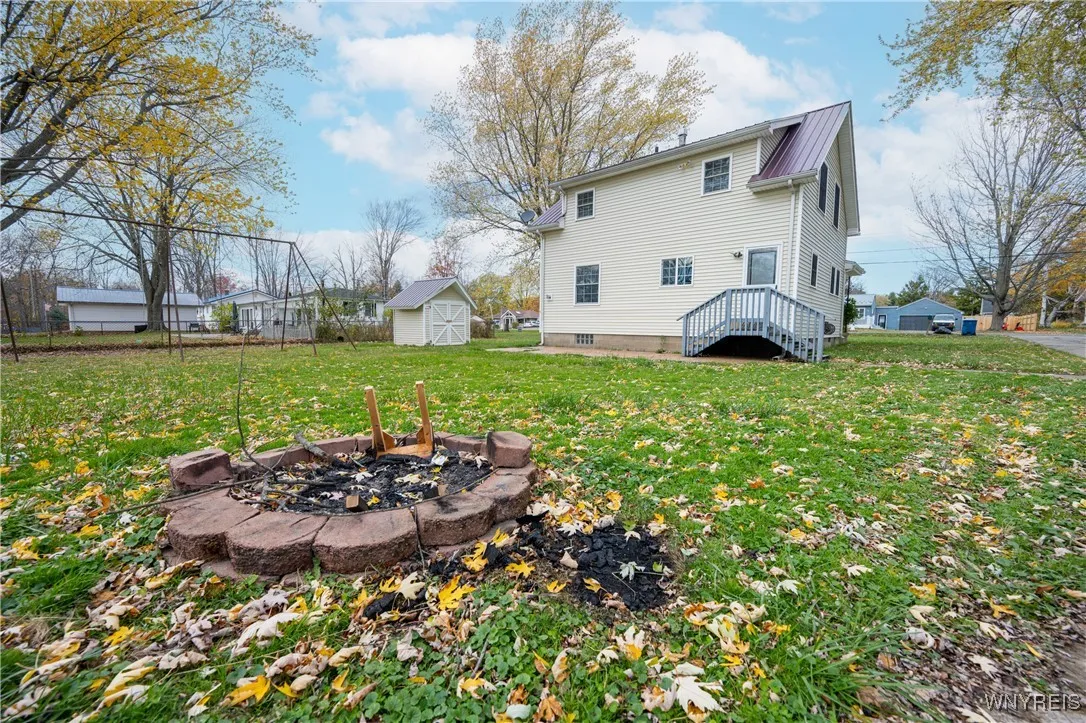 117 Chestnut Lane, Evans, New York 14006, Evans, New York 14006, 4 Bedrooms Bedrooms, 7 Rooms Rooms,1 BathroomBathrooms,Residential,For Sale,117 Chestnut Lane, Evans, New York 14006,0,B1649448