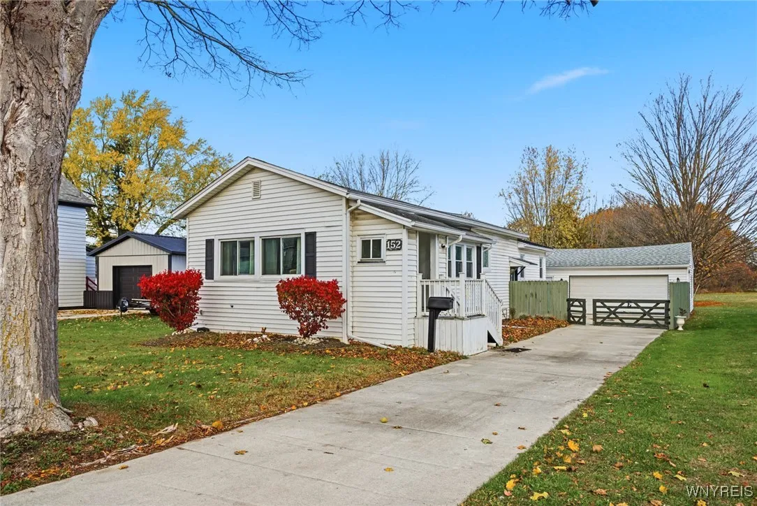 152 South Main Street, Batavia City, New York 1402, Batavia City, New York 14020, 3 Bedrooms Bedrooms, 7 Rooms Rooms,2 BathroomsBathrooms,Residential,For Sale,152 South Main Street, Batavia City, New York 1402,0,B1649339