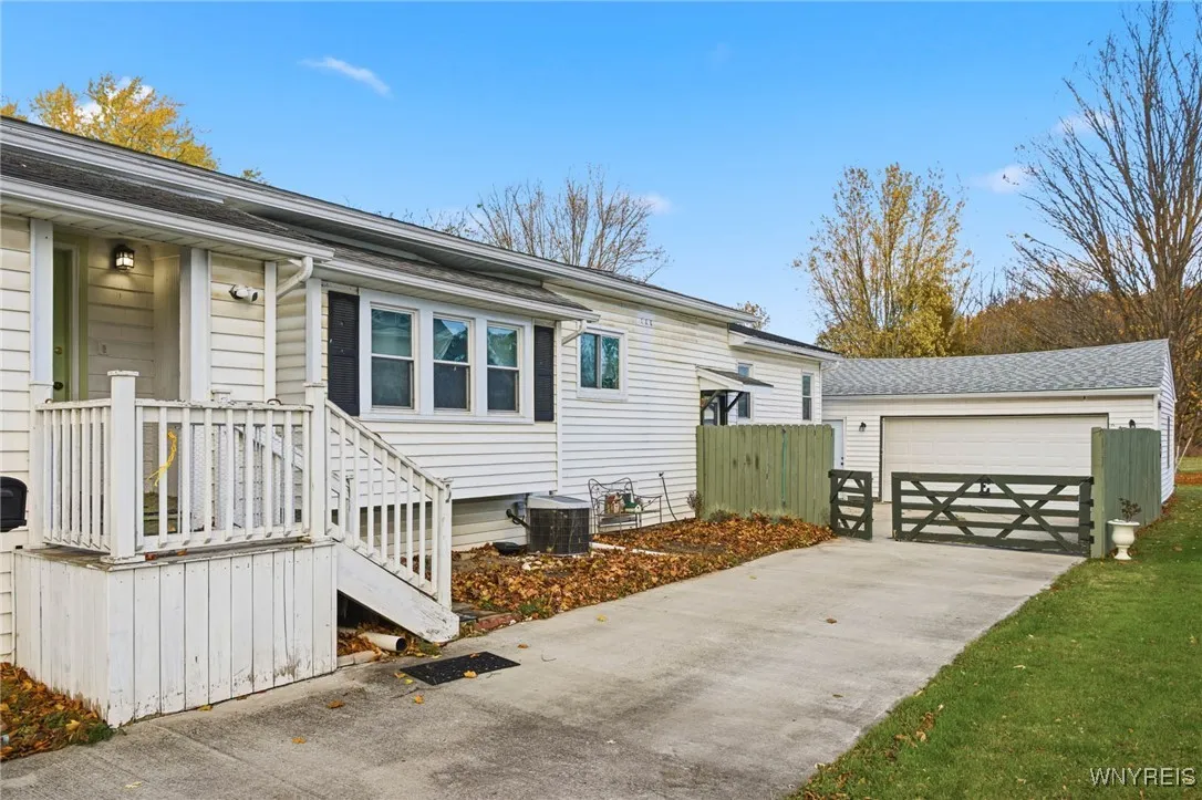 152 South Main Street, Batavia City, New York 1402, Batavia City, New York 14020, 3 Bedrooms Bedrooms, 7 Rooms Rooms,2 BathroomsBathrooms,Residential,For Sale,152 South Main Street, Batavia City, New York 1402,0,B1649339