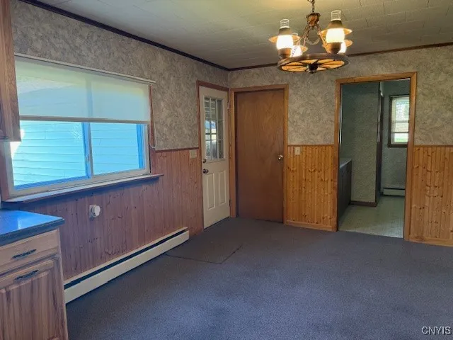 eat in area off kitchen
