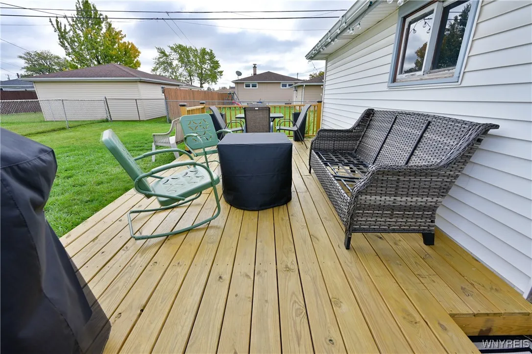 DECK ON SIDE OF GARAGE