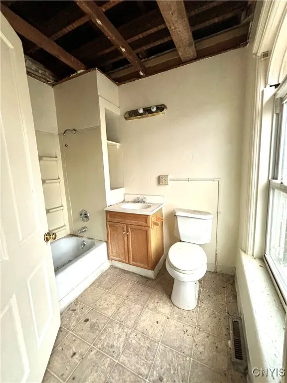 10 Nelson Street, Auburn, New York 13021, Auburn, New York 13021, 6 Bedrooms Bedrooms, ,2 BathroomsBathrooms,Residential,For Sale,10 Nelson Street, Auburn, New York 13021,0,S1649761