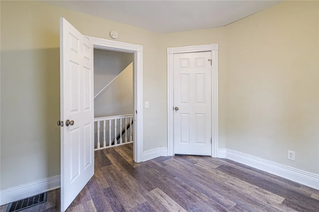 49 Woodlawn Street, Rochester, New York 14607, Rochester, New York 14607, 7 Bedrooms Bedrooms, ,2 BathroomsBathrooms,Residential,For Sale,49 Woodlawn Street, Rochester, New York 14607,0,R1648969