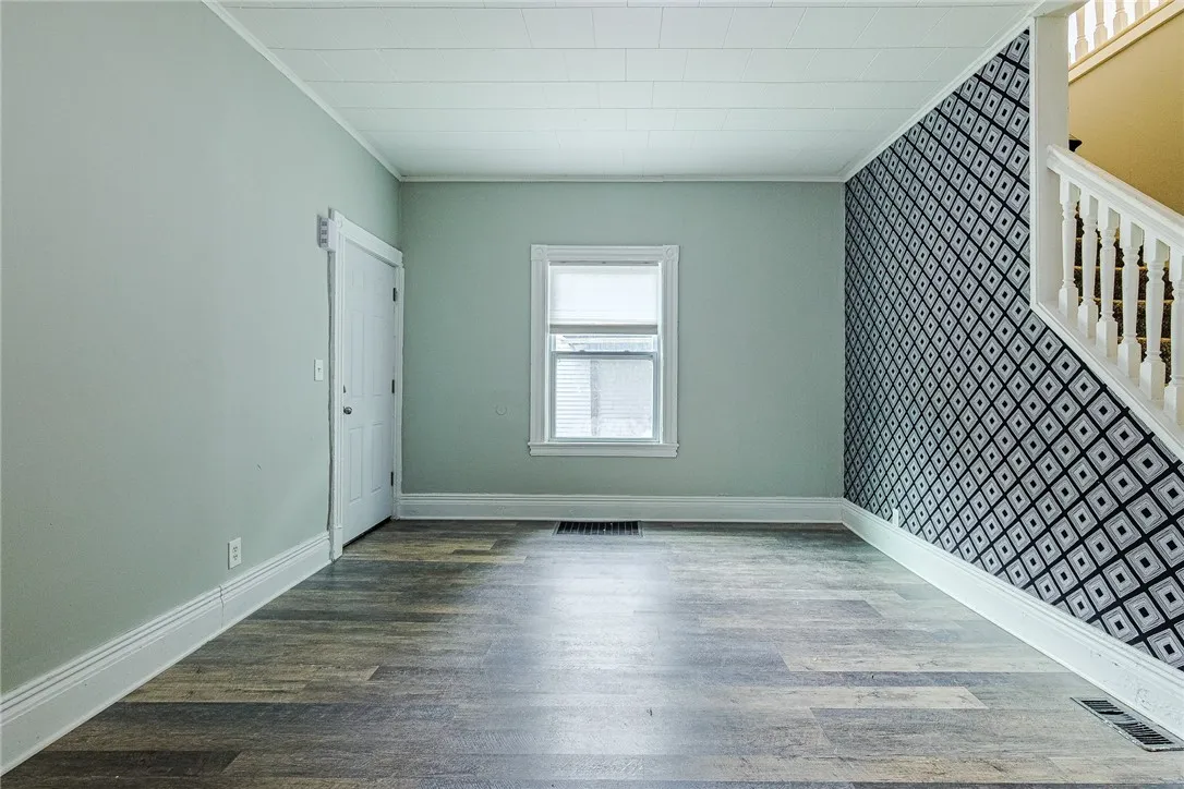 49 Woodlawn Street, Rochester, New York 14607, Rochester, New York 14607, 7 Bedrooms Bedrooms, ,2 BathroomsBathrooms,Residential,For Sale,49 Woodlawn Street, Rochester, New York 14607,0,R1648969