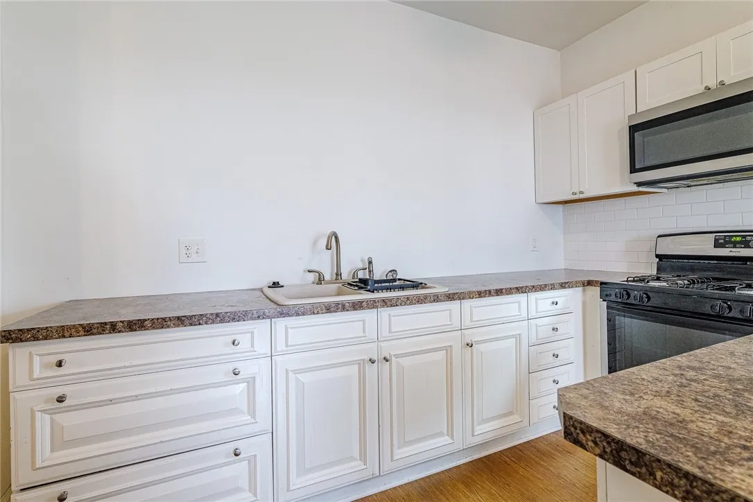 49 Woodlawn Street, Rochester, New York 14607, Rochester, New York 14607, 7 Bedrooms Bedrooms, ,2 BathroomsBathrooms,Residential,For Sale,49 Woodlawn Street, Rochester, New York 14607,0,R1648969