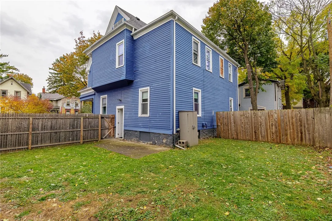49 Woodlawn Street, Rochester, New York 14607, Rochester, New York 14607, 7 Bedrooms Bedrooms, ,2 BathroomsBathrooms,Residential,For Sale,49 Woodlawn Street, Rochester, New York 14607,0,R1648969