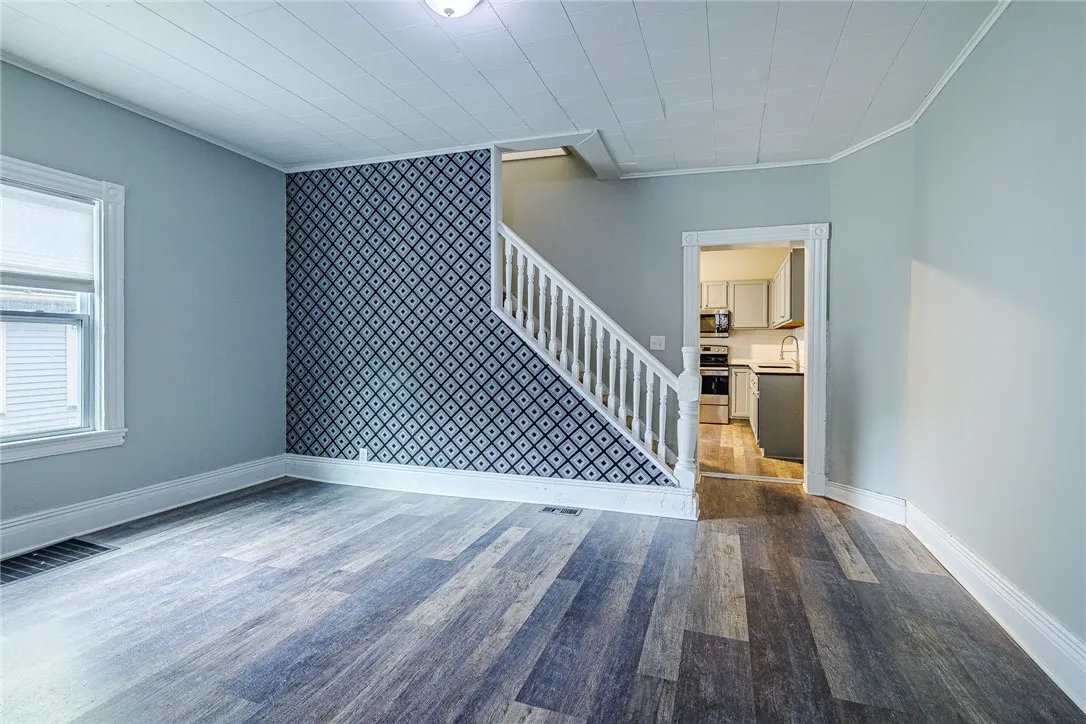 49 Woodlawn Street, Rochester, New York 14607, Rochester, New York 14607, 7 Bedrooms Bedrooms, ,2 BathroomsBathrooms,Residential,For Sale,49 Woodlawn Street, Rochester, New York 14607,0,R1648969