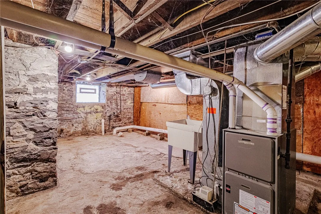 49 Woodlawn Street, Rochester, New York 14607, Rochester, New York 14607, 7 Bedrooms Bedrooms, ,2 BathroomsBathrooms,Residential,For Sale,49 Woodlawn Street, Rochester, New York 14607,0,R1648969