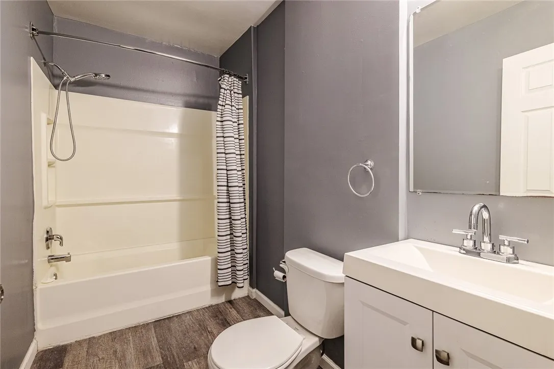 49 Woodlawn Street, Rochester, New York 14607, Rochester, New York 14607, 7 Bedrooms Bedrooms, ,2 BathroomsBathrooms,Residential,For Sale,49 Woodlawn Street, Rochester, New York 14607,0,R1648969