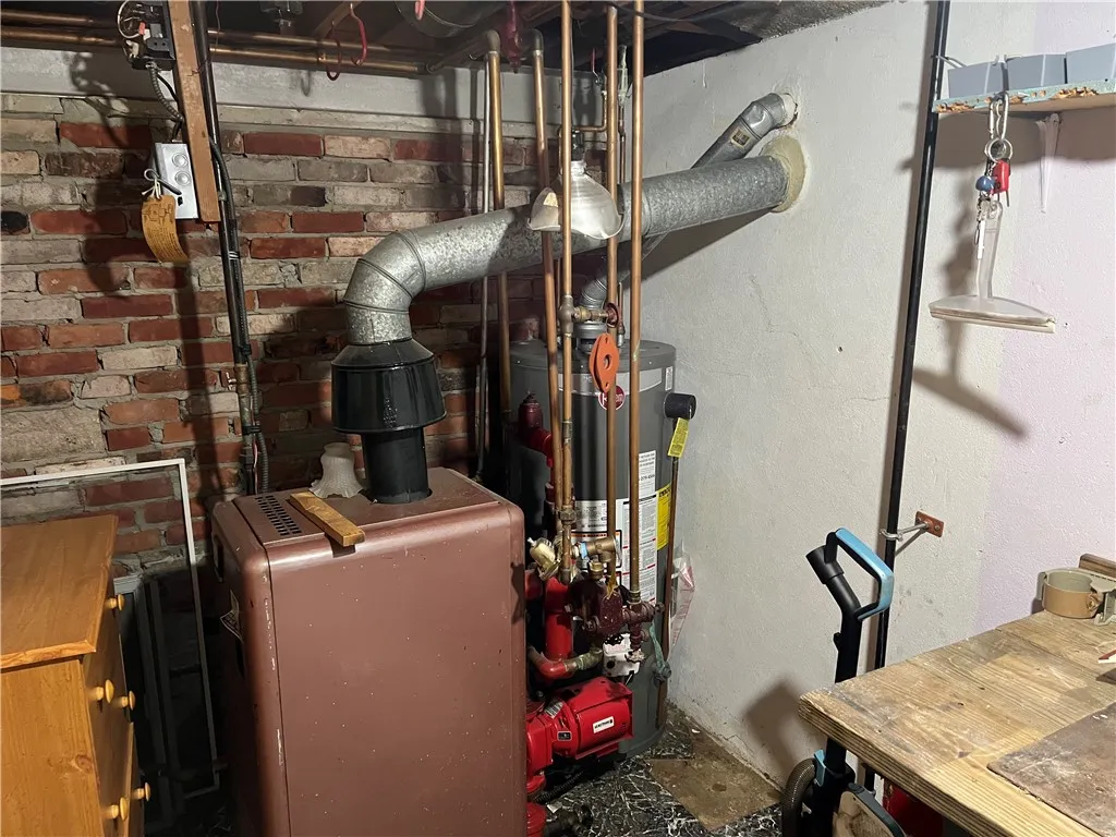 63 Chesterfield Drive, Rochester, New York 14612, Rochester, New York 14612, 2 Bedrooms Bedrooms, 5 Rooms Rooms,1 BathroomBathrooms,Residential,For Sale,63 Chesterfield Drive, Rochester, New York 14612,0,R1649565