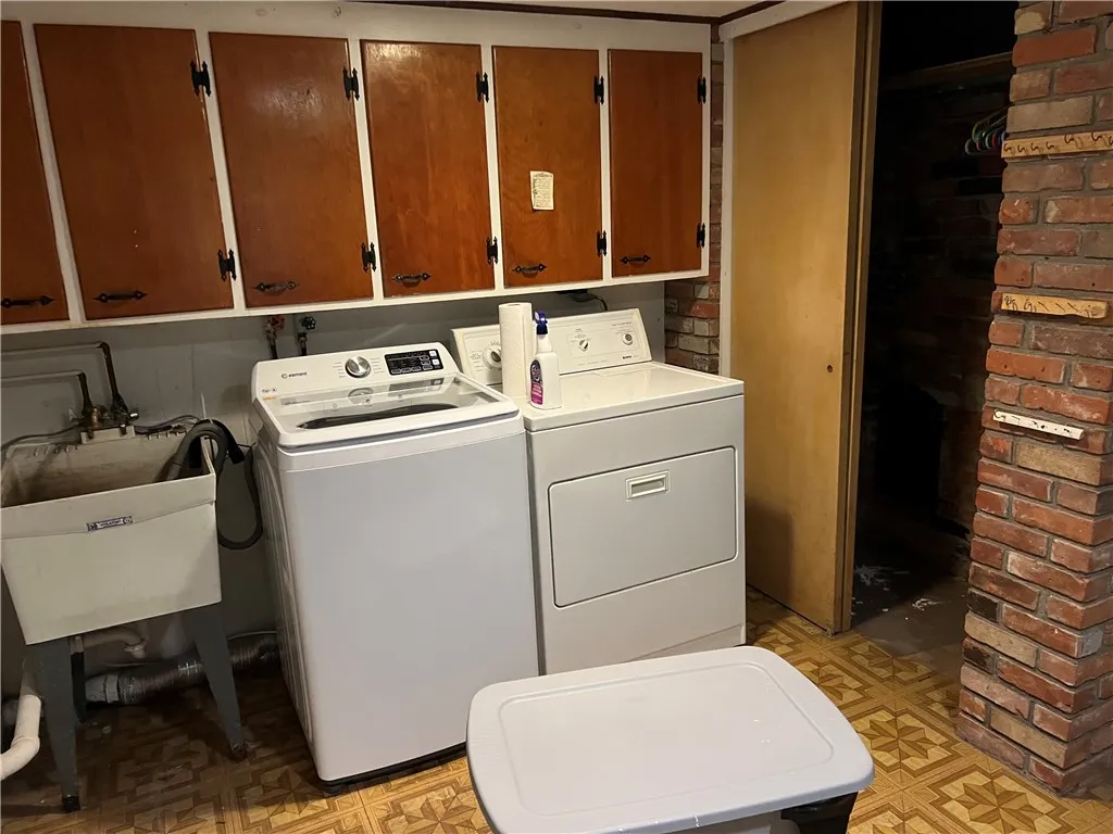 63 Chesterfield Drive, Rochester, New York 14612, Rochester, New York 14612, 2 Bedrooms Bedrooms, 5 Rooms Rooms,1 BathroomBathrooms,Residential,For Sale,63 Chesterfield Drive, Rochester, New York 14612,0,R1649565