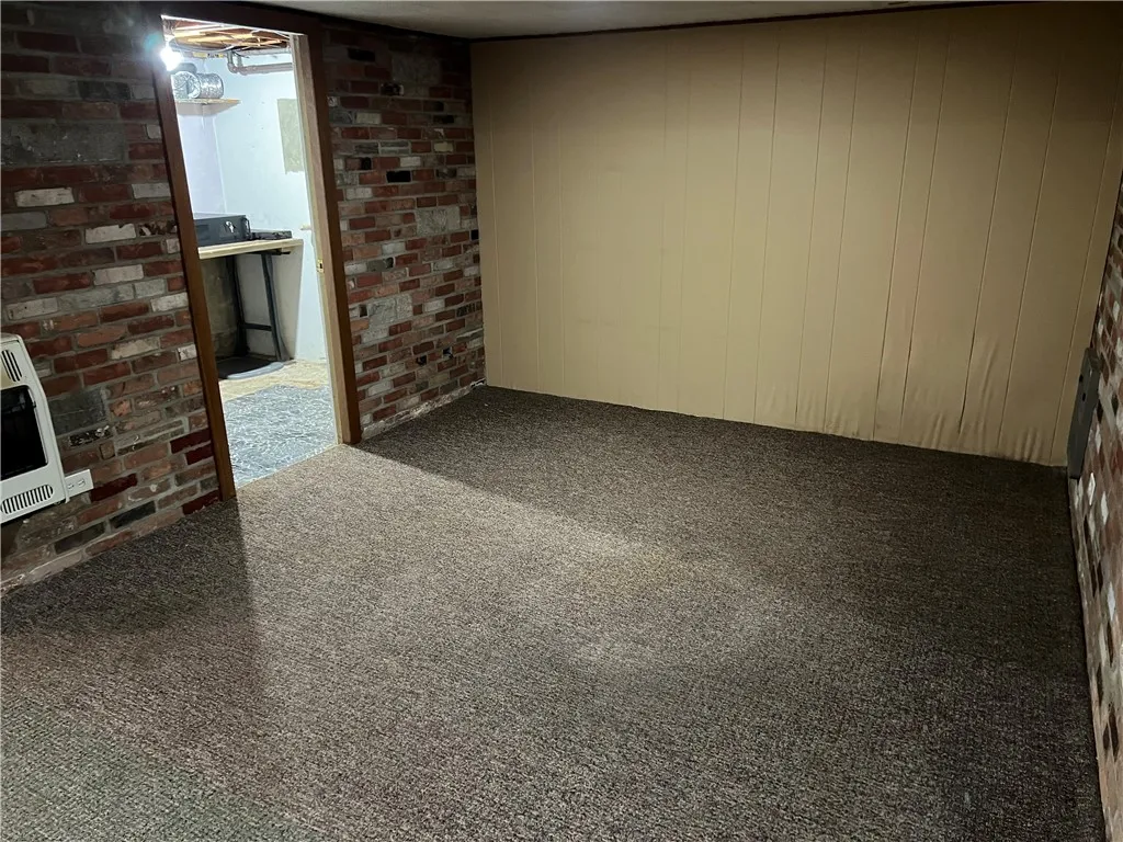 63 Chesterfield Drive, Rochester, New York 14612, Rochester, New York 14612, 2 Bedrooms Bedrooms, 5 Rooms Rooms,1 BathroomBathrooms,Residential,For Sale,63 Chesterfield Drive, Rochester, New York 14612,0,R1649565