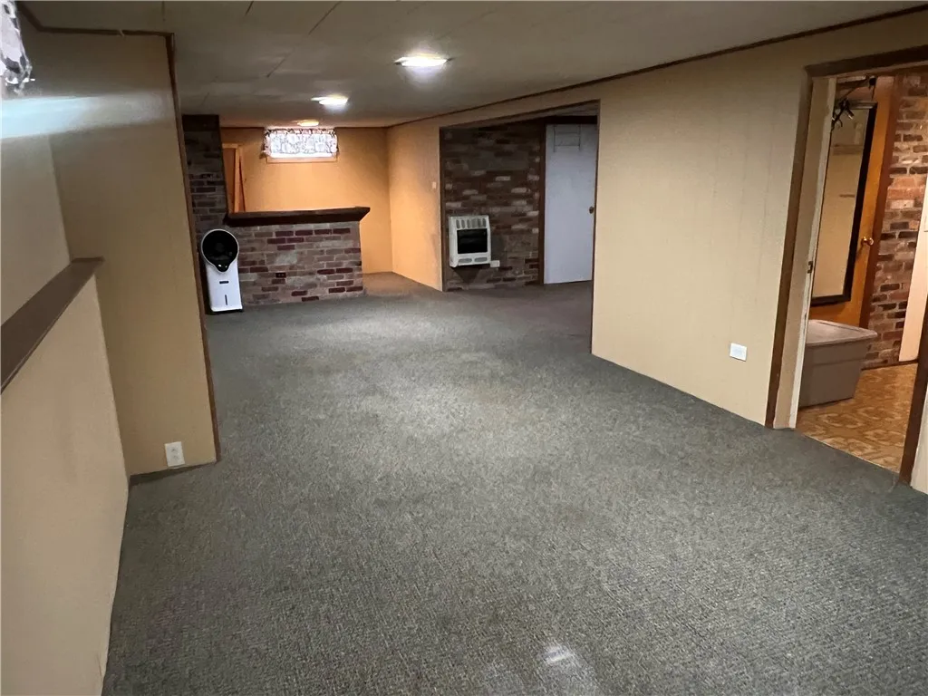 63 Chesterfield Drive, Rochester, New York 14612, Rochester, New York 14612, 2 Bedrooms Bedrooms, 5 Rooms Rooms,1 BathroomBathrooms,Residential,For Sale,63 Chesterfield Drive, Rochester, New York 14612,0,R1649565