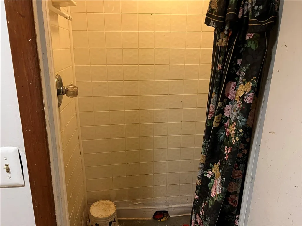 63 Chesterfield Drive, Rochester, New York 14612, Rochester, New York 14612, 2 Bedrooms Bedrooms, 5 Rooms Rooms,1 BathroomBathrooms,Residential,For Sale,63 Chesterfield Drive, Rochester, New York 14612,0,R1649565