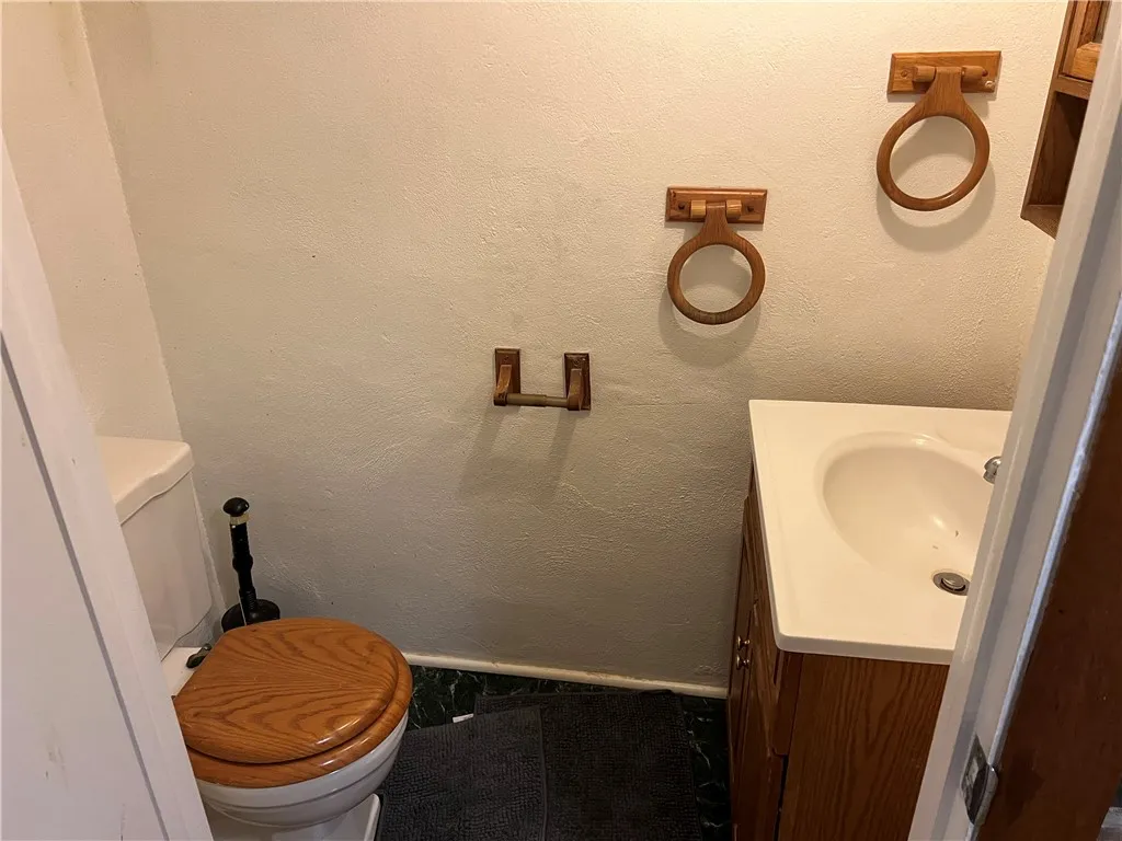 63 Chesterfield Drive, Rochester, New York 14612, Rochester, New York 14612, 2 Bedrooms Bedrooms, 5 Rooms Rooms,1 BathroomBathrooms,Residential,For Sale,63 Chesterfield Drive, Rochester, New York 14612,0,R1649565