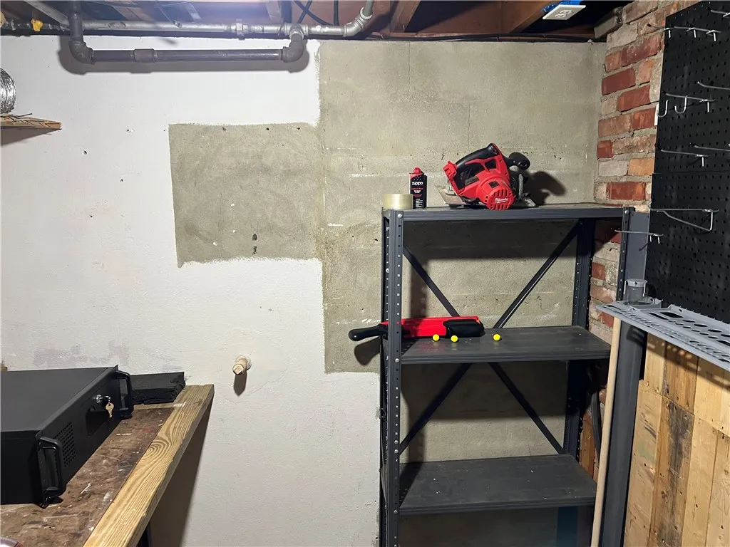 63 Chesterfield Drive, Rochester, New York 14612, Rochester, New York 14612, 2 Bedrooms Bedrooms, 5 Rooms Rooms,1 BathroomBathrooms,Residential,For Sale,63 Chesterfield Drive, Rochester, New York 14612,0,R1649565