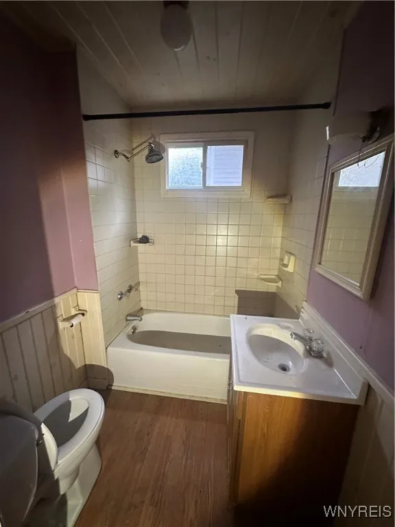 20 Garfield Street, Buffalo, New York 14207, Buffalo, New York 14207, 6 Bedrooms Bedrooms, ,2 BathroomsBathrooms,Residential,For Sale,20 Garfield Street, Buffalo, New York 14207,0,B1649726