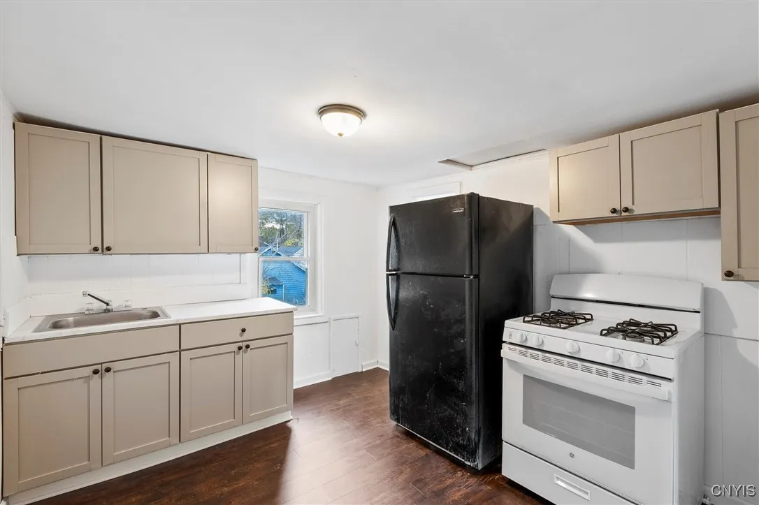 811 1st North Street, Syracuse, New York 13208, Syracuse, New York 13208, 3 Bedrooms Bedrooms, ,2 BathroomsBathrooms,Residential,For Sale,811 1st North Street, Syracuse, New York 13208,0,S1649748