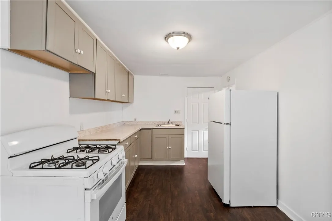 811 1st North Street, Syracuse, New York 13208, Syracuse, New York 13208, 3 Bedrooms Bedrooms, ,2 BathroomsBathrooms,Residential,For Sale,811 1st North Street, Syracuse, New York 13208,0,S1649748