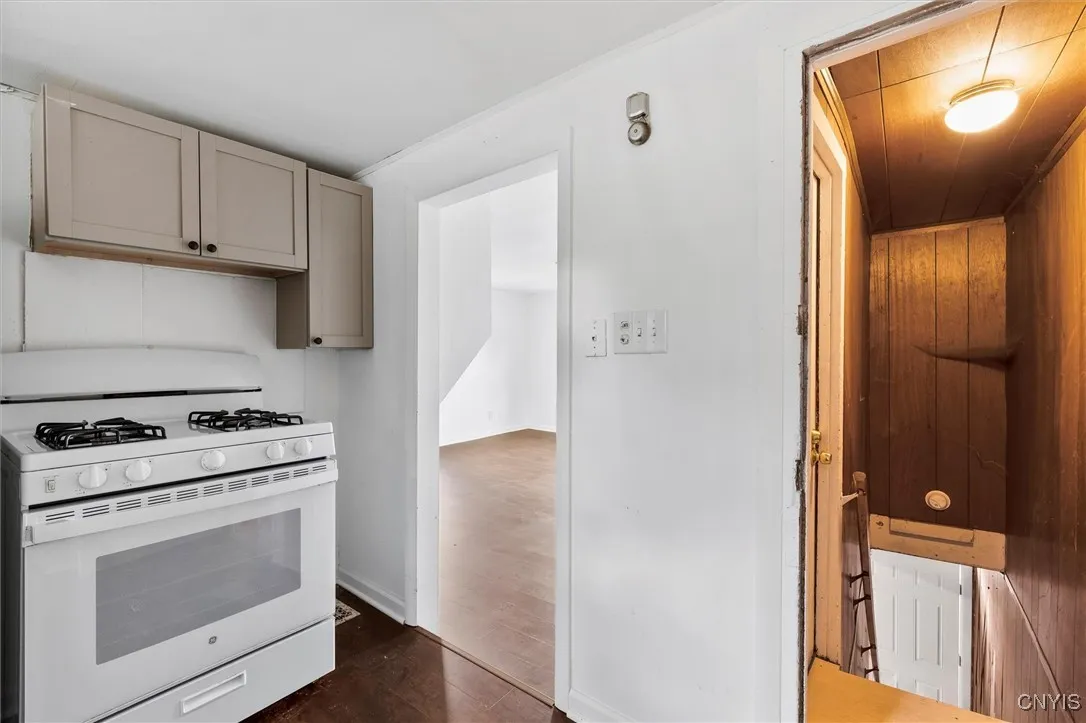 811 1st North Street, Syracuse, New York 13208, Syracuse, New York 13208, 3 Bedrooms Bedrooms, ,2 BathroomsBathrooms,Residential,For Sale,811 1st North Street, Syracuse, New York 13208,0,S1649748