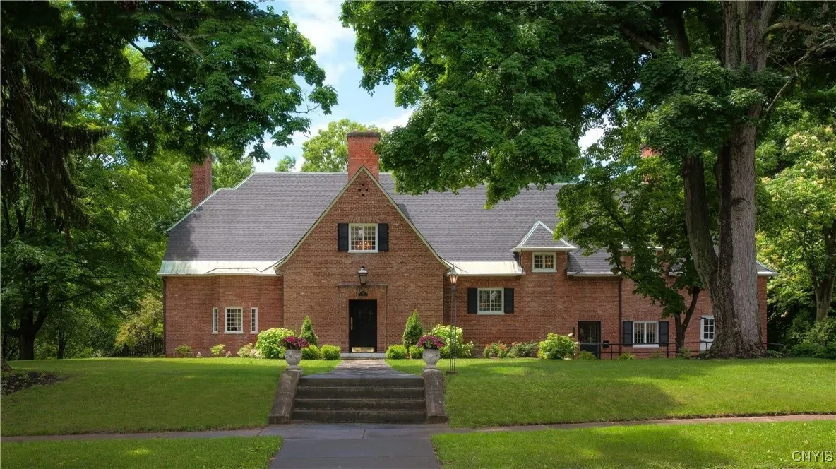 131 South Street, Auburn, New York 13021, Auburn, New York 13021, 6 Bedrooms Bedrooms, 12 Rooms Rooms,3 BathroomsBathrooms,Residential,For Sale,131 South Street, Auburn, New York 13021,0,S1649379