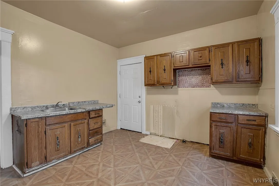 50 Macamley Street, Buffalo, New York 14220, Buffalo, New York 14220, 4 Bedrooms Bedrooms, ,2 BathroomsBathrooms,Residential,For Sale,50 Macamley Street, Buffalo, New York 14220,0,B1649767