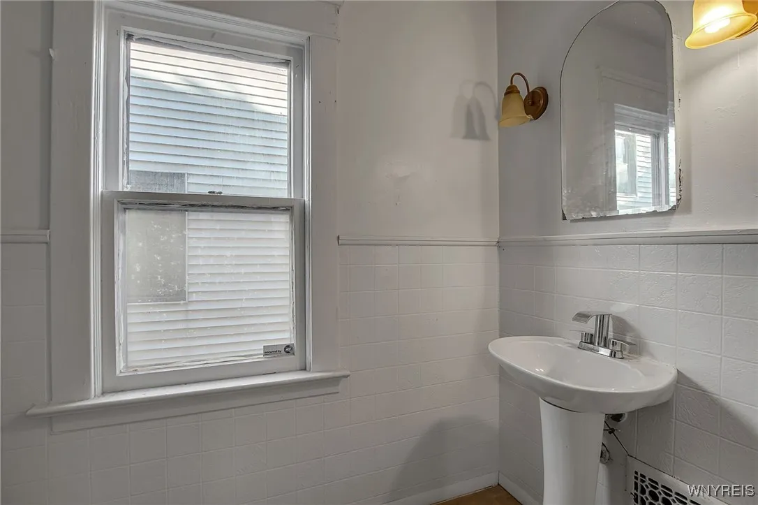 50 Macamley Street, Buffalo, New York 14220, Buffalo, New York 14220, 4 Bedrooms Bedrooms, ,2 BathroomsBathrooms,Residential,For Sale,50 Macamley Street, Buffalo, New York 14220,0,B1649767