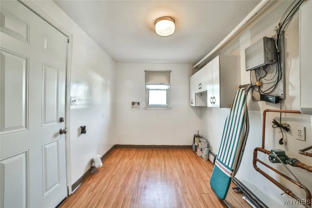 13 Wisteria Avenue, Amherst, New York 14226, Amherst, New York 14226, 4 Bedrooms Bedrooms, 8 Rooms Rooms,1 BathroomBathrooms,Residential,For Sale,13 Wisteria Avenue, Amherst, New York 14226,0,B1649632