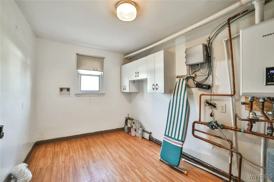 13 Wisteria Avenue, Amherst, New York 14226, Amherst, New York 14226, 4 Bedrooms Bedrooms, 8 Rooms Rooms,1 BathroomBathrooms,Residential,For Sale,13 Wisteria Avenue, Amherst, New York 14226,0,B1649632