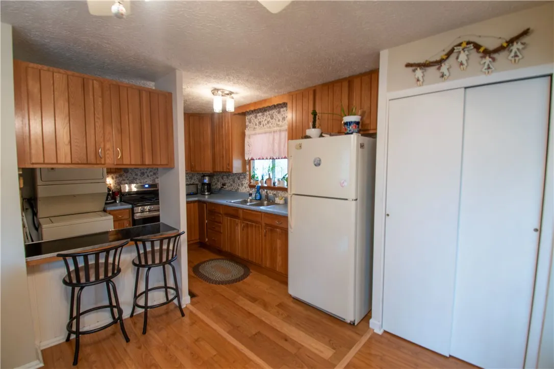 114 Sprucewood Circle, Geneva City, New York 14456, Geneva City, New York 14456, 3 Bedrooms Bedrooms, 7 Rooms Rooms,1 BathroomBathrooms,Residential,For Sale,114 Sprucewood Circle, Geneva City, New York 14456,0,R1649518