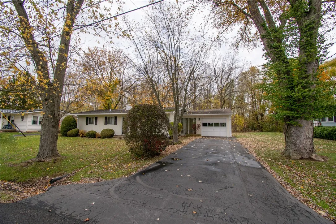 114 Sprucewood Circle, Geneva City, New York 14456, Geneva City, New York 14456, 3 Bedrooms Bedrooms, 7 Rooms Rooms,1 BathroomBathrooms,Residential,For Sale,114 Sprucewood Circle, Geneva City, New York 14456,0,R1649518