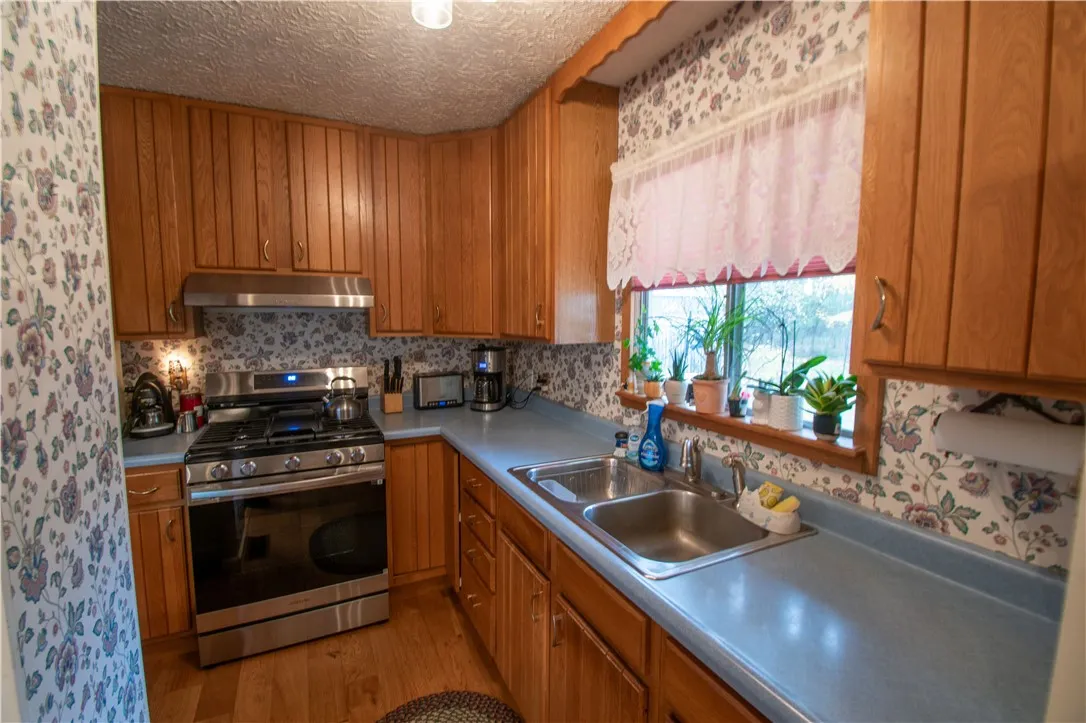 114 Sprucewood Circle, Geneva City, New York 14456, Geneva City, New York 14456, 3 Bedrooms Bedrooms, 7 Rooms Rooms,1 BathroomBathrooms,Residential,For Sale,114 Sprucewood Circle, Geneva City, New York 14456,0,R1649518