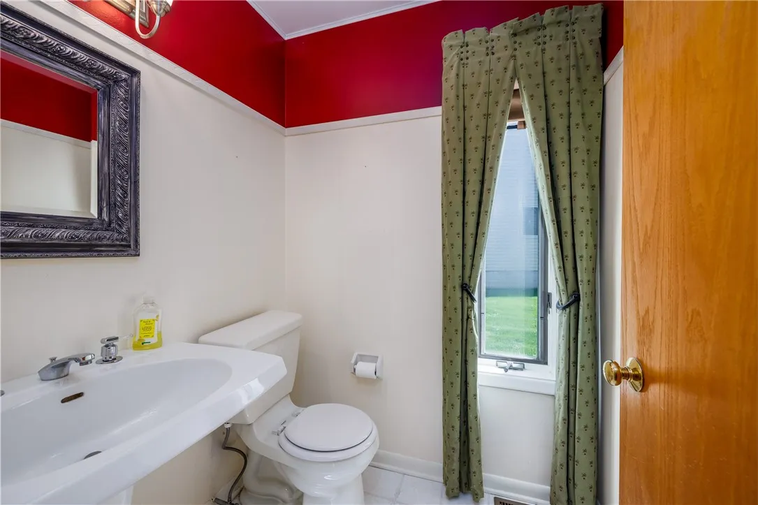 1 Woods Point, Penfield, New York 14580, Penfield, New York 14580, 3 Bedrooms Bedrooms, 7 Rooms Rooms,3 BathroomsBathrooms,Residential,For Sale,1 Woods Point, Penfield, New York 14580,0,R1649797