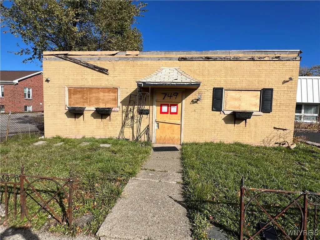 749 Englewood Avenue, Tonawanda, New York 14223, Tonawanda, New York 14223, ,Commercial Sale,For Sale,749 Englewood Avenue, Tonawanda, New York 14223,0,B1649195