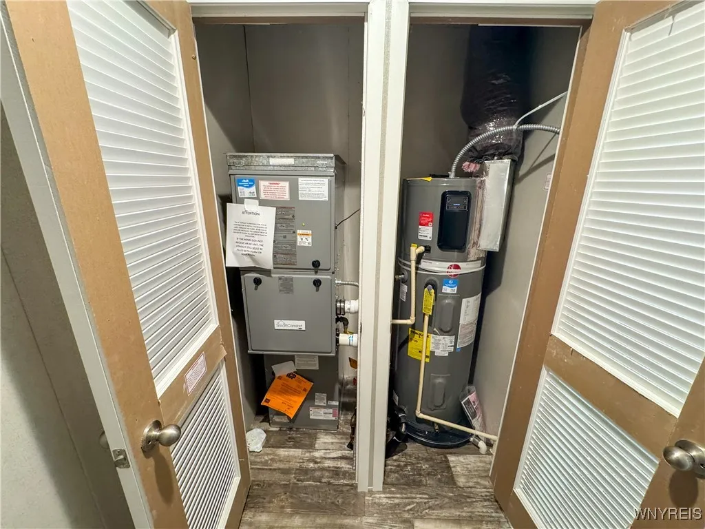 70 Rome Lane, Ontario, New York 14519, Ontario, New York 14519, 3 Bedrooms Bedrooms, 7 Rooms Rooms,2 BathroomsBathrooms,Residential,For Sale,70 Rome Lane, Ontario, New York 14519,0,B1649581