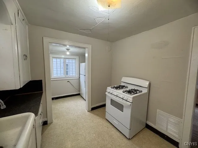 35 Lincoln Avenue, Cortland, New York 13045, Cortland, New York 13045, 3 Bedrooms Bedrooms, 6 Rooms Rooms,1 BathroomBathrooms,Residential,For Sale,35 Lincoln Avenue, Cortland, New York 13045,0,S1649813