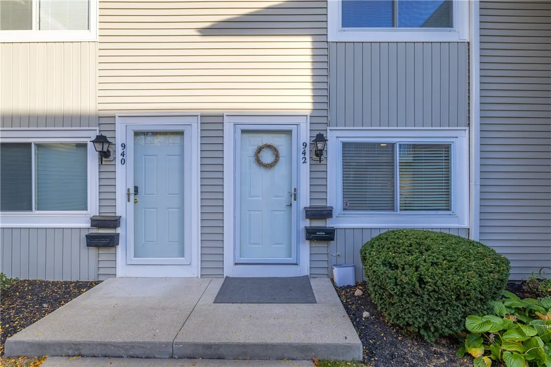 942 Eastbrooke Ln, Brighton, New York 14618, Brighton, New York 14618, 2 Bedrooms Bedrooms, 4 Rooms Rooms,1 BathroomBathrooms,Residential,For Sale,942 Eastbrooke Ln, Brighton, New York 14618,0,R1649651