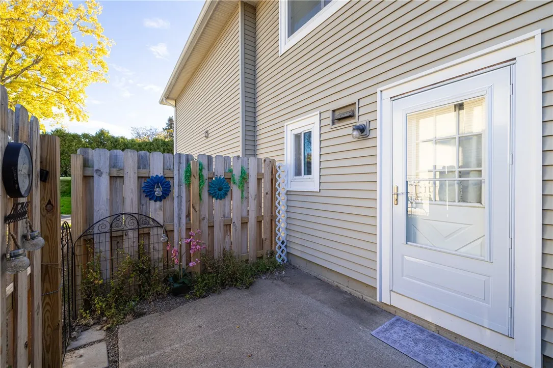 942 Eastbrooke Ln, Brighton, New York 14618, Brighton, New York 14618, 2 Bedrooms Bedrooms, 4 Rooms Rooms,1 BathroomBathrooms,Residential,For Sale,942 Eastbrooke Ln, Brighton, New York 14618,0,R1649651