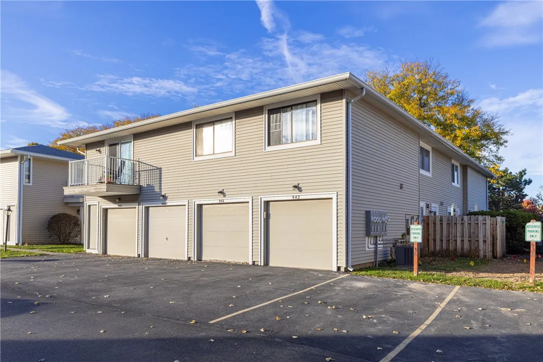 942 Eastbrooke Ln, Brighton, New York 14618, Brighton, New York 14618, 2 Bedrooms Bedrooms, 4 Rooms Rooms,1 BathroomBathrooms,Residential,For Sale,942 Eastbrooke Ln, Brighton, New York 14618,0,R1649651