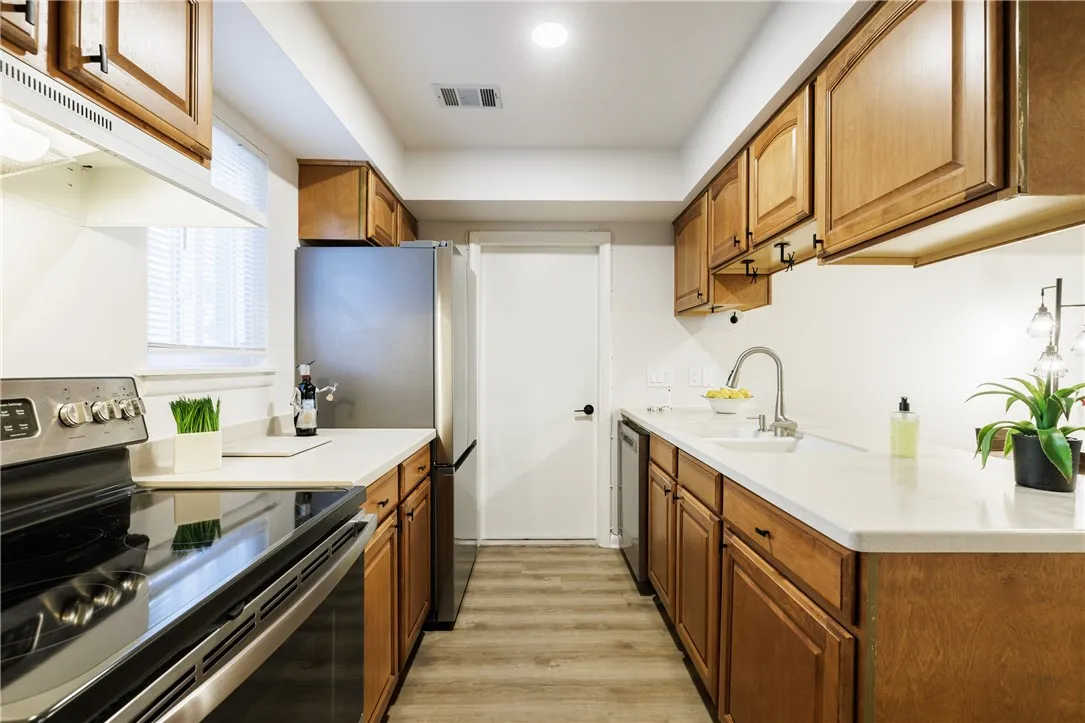 942 Eastbrooke Ln, Brighton, New York 14618, Brighton, New York 14618, 2 Bedrooms Bedrooms, 4 Rooms Rooms,1 BathroomBathrooms,Residential,For Sale,942 Eastbrooke Ln, Brighton, New York 14618,0,R1649651