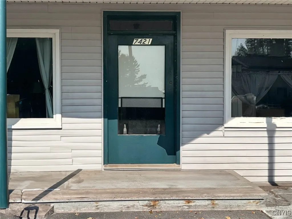 7421 Rt-291, Marcy, New York 13403, Marcy, New York 13403, 3 Bedrooms Bedrooms, 6 Rooms Rooms,2 BathroomsBathrooms,Residential,For Sale,7421 Rt-291, Marcy, New York 13403,0,S1649840