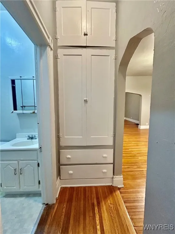 123 Highland Avenue Lower, Buffalo, New York 14222, Buffalo, New York 14222, 2 Bedrooms Bedrooms, 5 Rooms Rooms,1 BathroomBathrooms,Residential Lease,For Rent,123 Highland Avenue Lower, Buffalo, New York 14222,0,B1649380