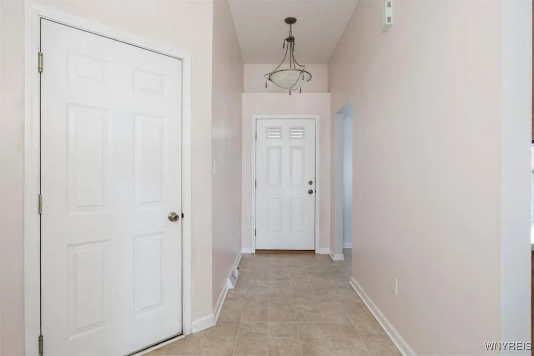 52 Rushford Hollow Drive, Cheektowaga, New York 14, Cheektowaga, New York 14227, 2 Bedrooms Bedrooms, 6 Rooms Rooms,2 BathroomsBathrooms,Residential,For Sale,52 Rushford Hollow Drive, Cheektowaga, New York 14,0,B1649679