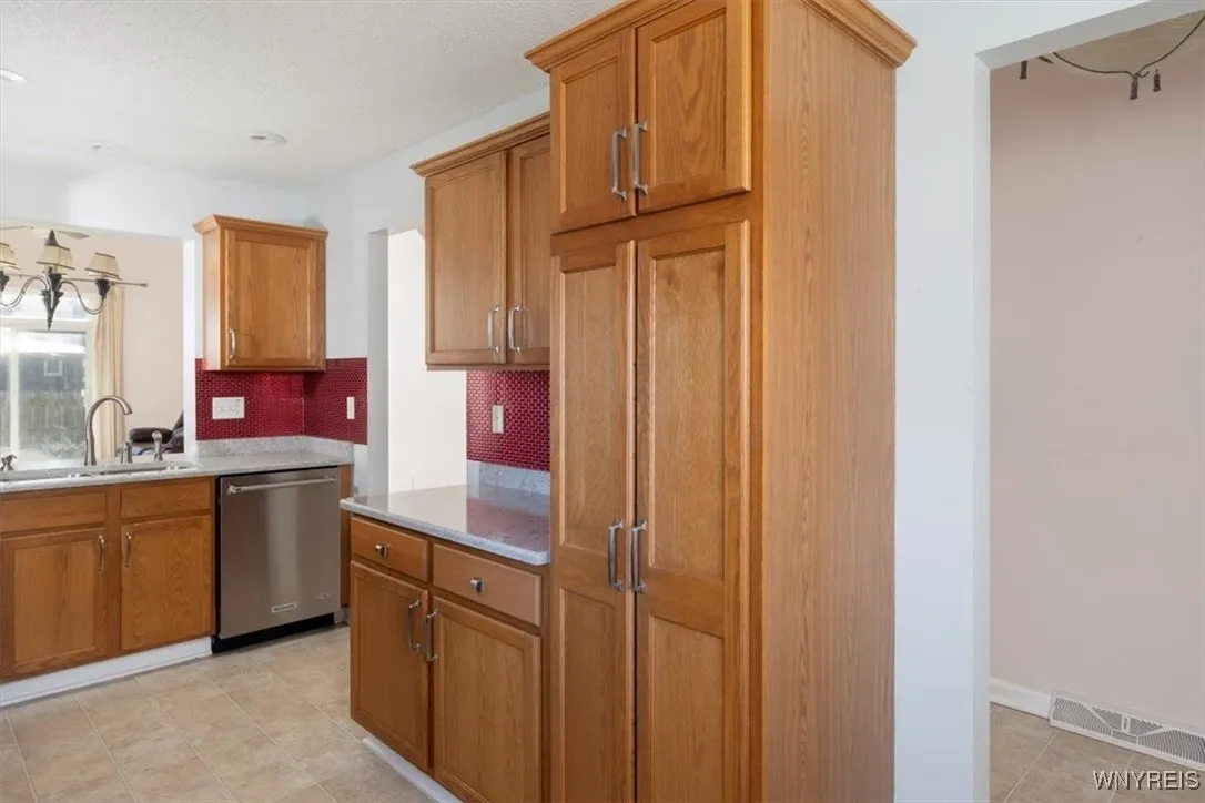 52 Rushford Hollow Drive, Cheektowaga, New York 14, Cheektowaga, New York 14227, 2 Bedrooms Bedrooms, 6 Rooms Rooms,2 BathroomsBathrooms,Residential,For Sale,52 Rushford Hollow Drive, Cheektowaga, New York 14,0,B1649679
