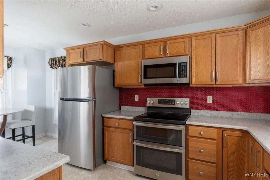 52 Rushford Hollow Drive, Cheektowaga, New York 14, Cheektowaga, New York 14227, 2 Bedrooms Bedrooms, 6 Rooms Rooms,2 BathroomsBathrooms,Residential,For Sale,52 Rushford Hollow Drive, Cheektowaga, New York 14,0,B1649679