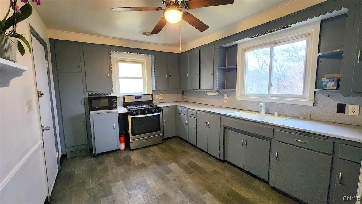 127 Delray Avenue, Syracuse, New York 13224, Syracuse, New York 13224, 4 Bedrooms Bedrooms, 9 Rooms Rooms,1 BathroomBathrooms,Residential,For Sale,127 Delray Avenue, Syracuse, New York 13224,0,S1649627